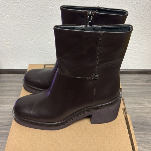 Franco Kyra Ankle Bootie - Picture 6 of 7